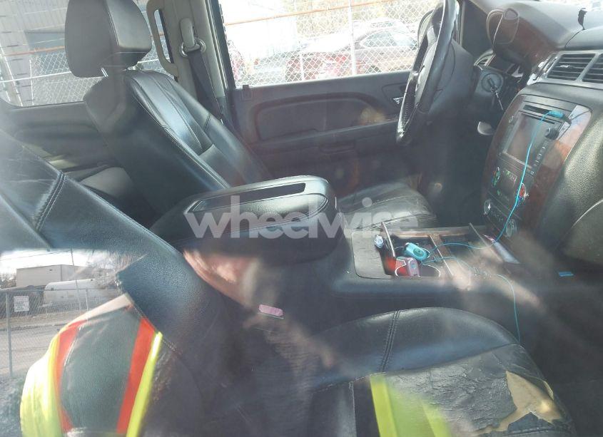 Photo 8 of 2007 Chevrolet Tahoe LTZ (VIN 1GNFC13027R394147)