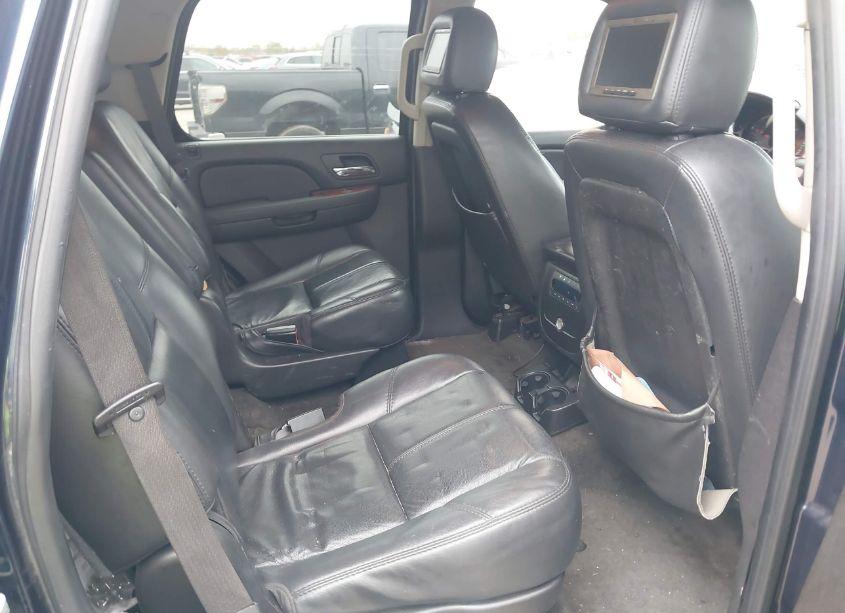 Photo 8 of 2007 Chevrolet Tahoe LT (VIN 1GNFC13027R398540)