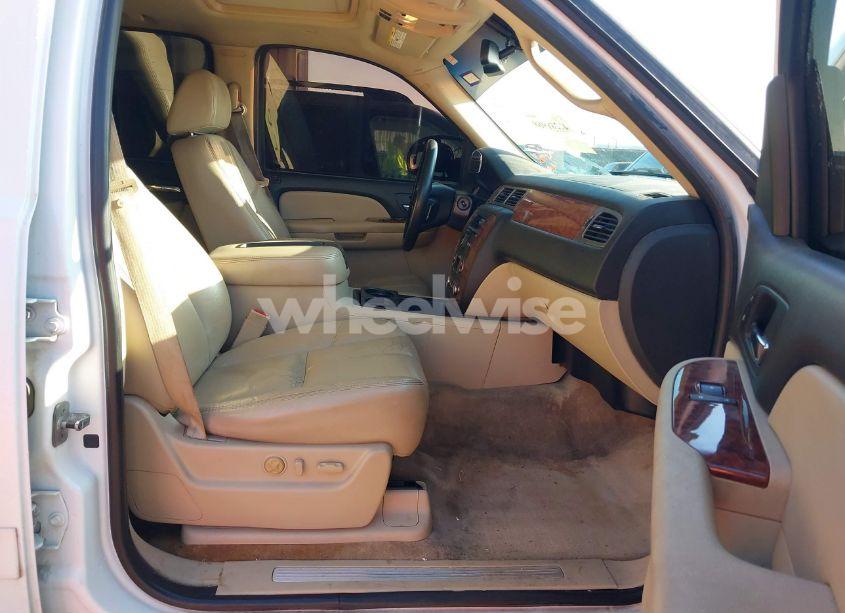 Photo 5 of 2007 Chevrolet Tahoe LT (VIN 1GNFC13027R414316)