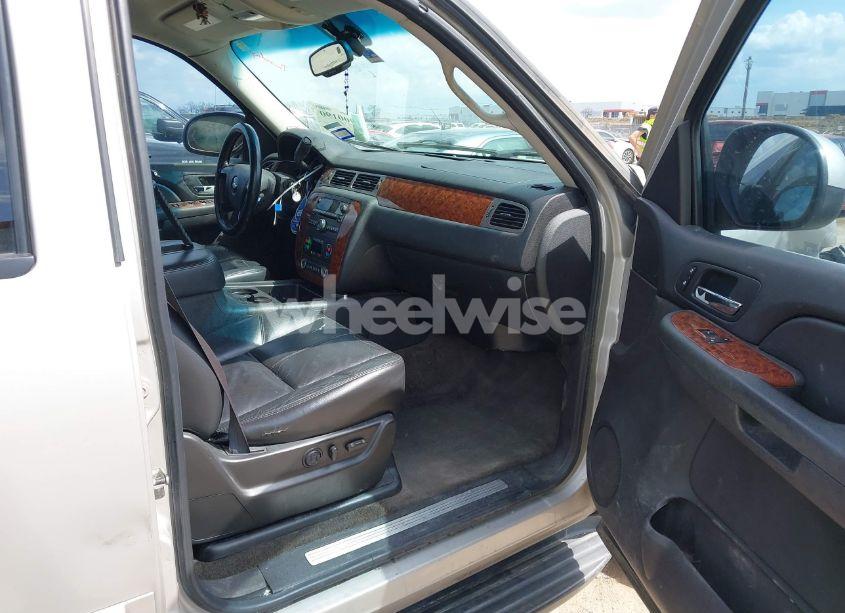 Photo 5 of 2008 Chevrolet Tahoe LT (VIN 1GNFC13028R153786)