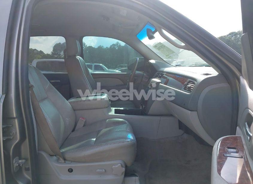 Photo 5 of 2008 Chevrolet Tahoe LT (VIN 1GNFC13028R159006)