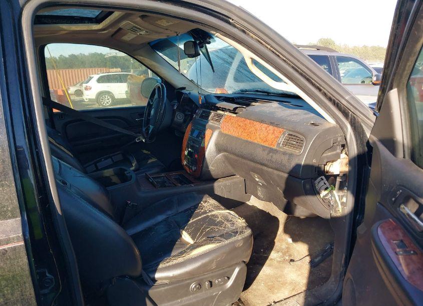 Photo 5 of 2007 Chevrolet Tahoe LTZ (VIN 1GNFC13037J375315)