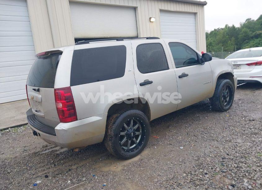 Photo 4 of 2007 Chevrolet Tahoe LS (VIN 1GNFC13037R194815)