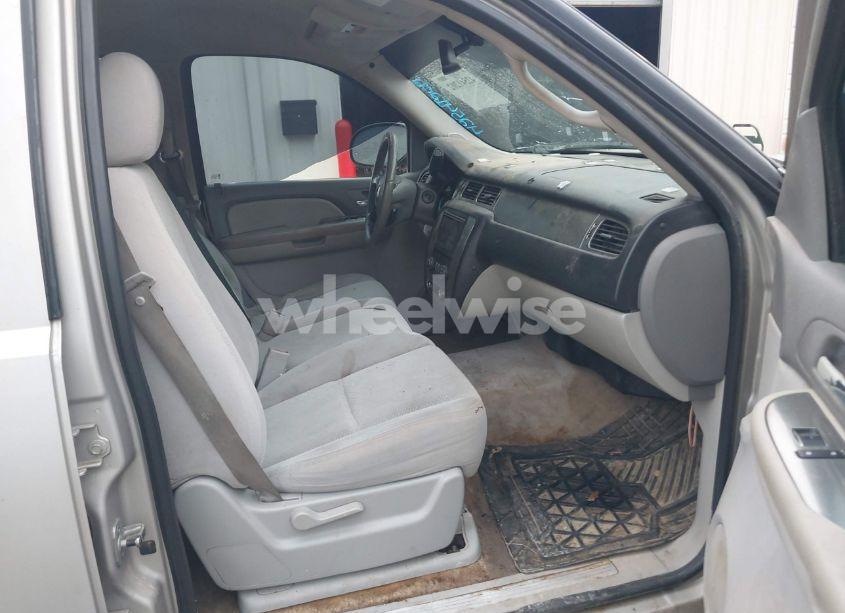 Photo 5 of 2007 Chevrolet Tahoe LS (VIN 1GNFC13037R194815)