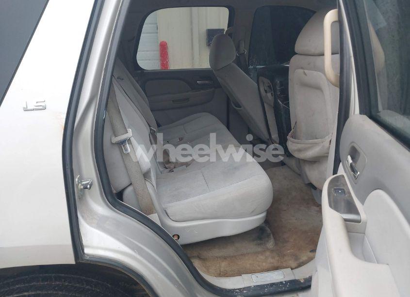 Photo 8 of 2007 Chevrolet Tahoe LS (VIN 1GNFC13037R194815)
