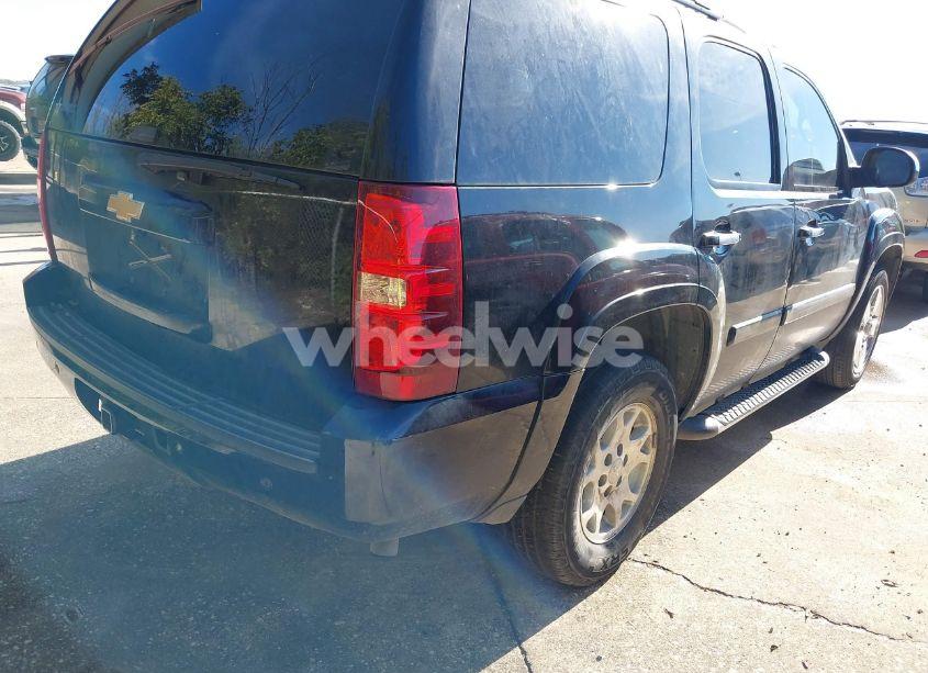 Photo 4 of 2008 Chevrolet Tahoe LT (VIN 1GNFC13038R110641)