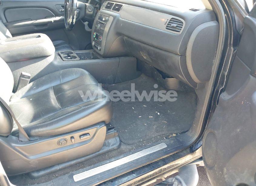 Photo 5 of 2008 Chevrolet Tahoe LT (VIN 1GNFC13038R110641)