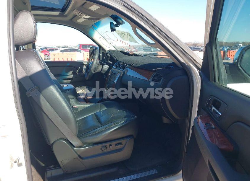 Photo 5 of 2008 Chevrolet Tahoe LTZ (VIN 1GNFC13038R185291)