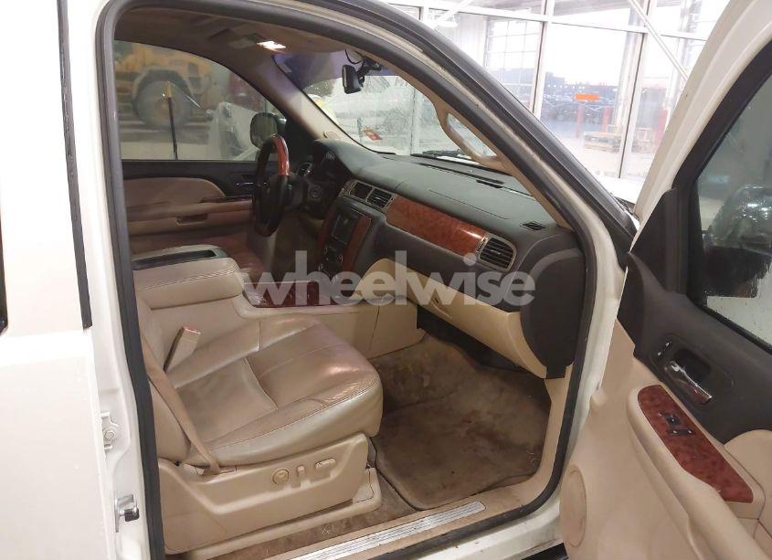 Photo 5 of 2008 Chevrolet Tahoe LTZ (VIN 1GNFC13038R271085)