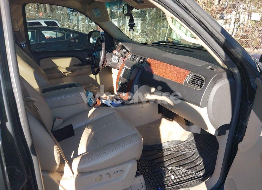 Photo 5 of 2007 Chevrolet Tahoe LTZ (VIN 1GNFC13047J267429)