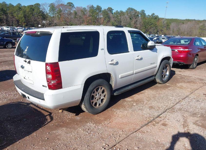 Photo 4 of 2007 Chevrolet Tahoe LT (VIN 1GNFC13047J338483)
