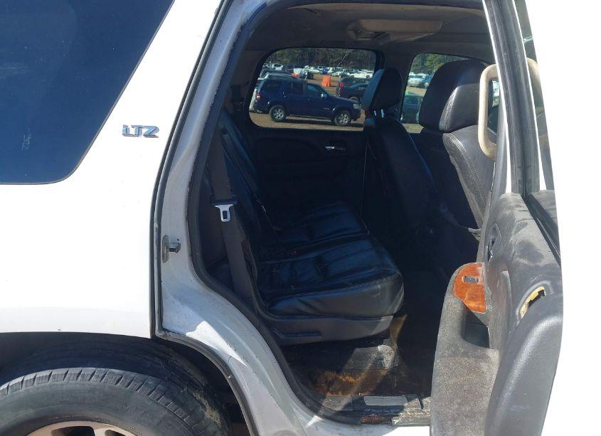 Photo 8 of 2007 Chevrolet Tahoe LT (VIN 1GNFC13047J338483)
