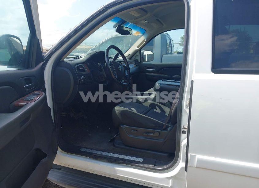 Photo 5 of 2007 Chevrolet Tahoe LT (VIN 1GNFC13047R219432)