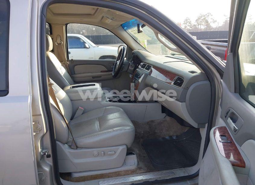 Photo 5 of 2007 Chevrolet Tahoe LT (VIN 1GNFC13047R258019)