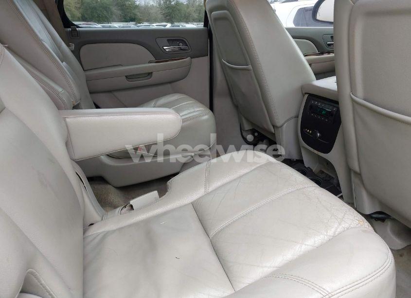 Photo 8 of 2007 Chevrolet Tahoe LTZ (VIN 1GNFC13047R393629)