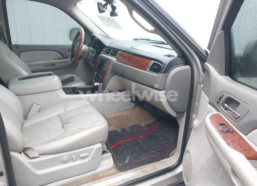 Photo 5 of 2008 Chevrolet Tahoe LT (VIN 1GNFC13048R110812)