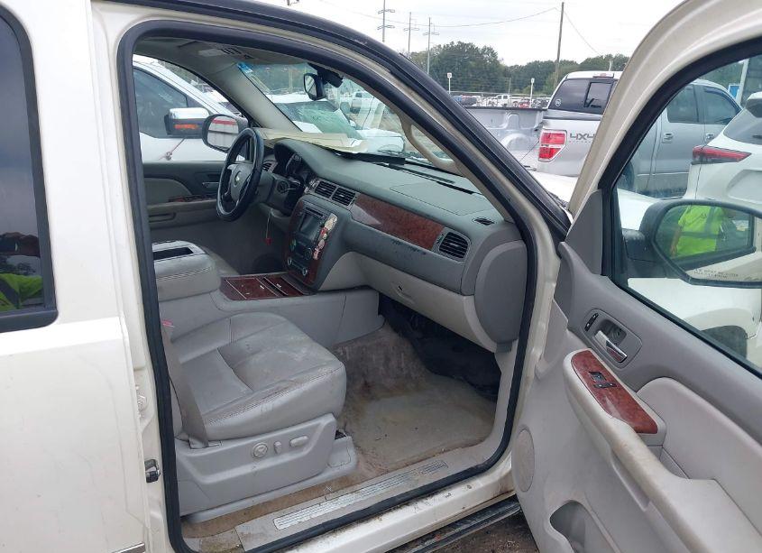 Photo 5 of 2008 Chevrolet Tahoe LTZ (VIN 1GNFC13048R193304)