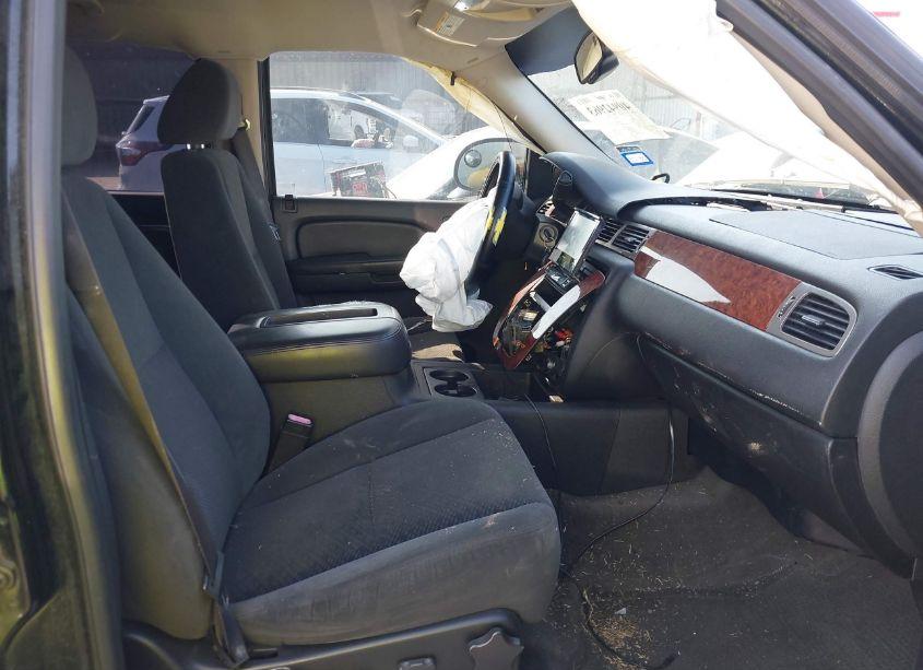 Photo 5 of 2008 Chevrolet Tahoe LT (VIN 1GNFC13048R238984)