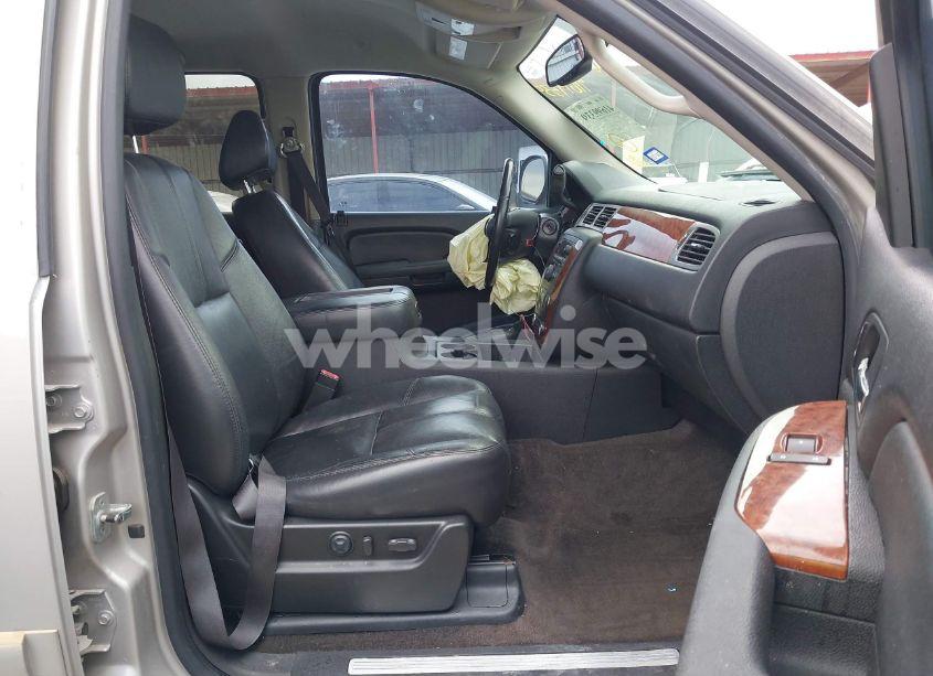 Photo 5 of 2007 Chevrolet Tahoe LT (VIN 1GNFC13057J404555)