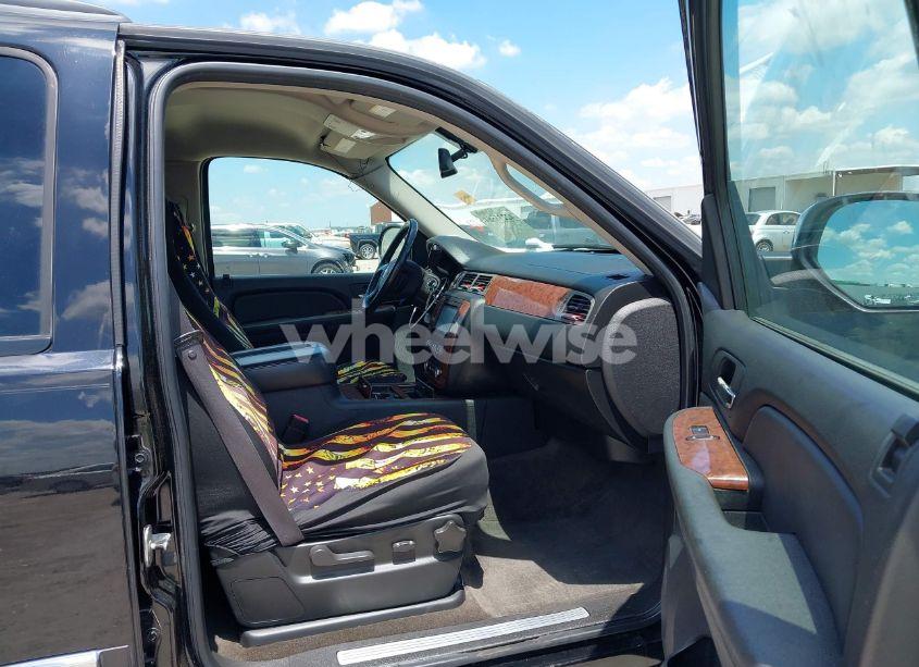 Photo 5 of 2008 Chevrolet Tahoe LT (VIN 1GNFC13058R240307)