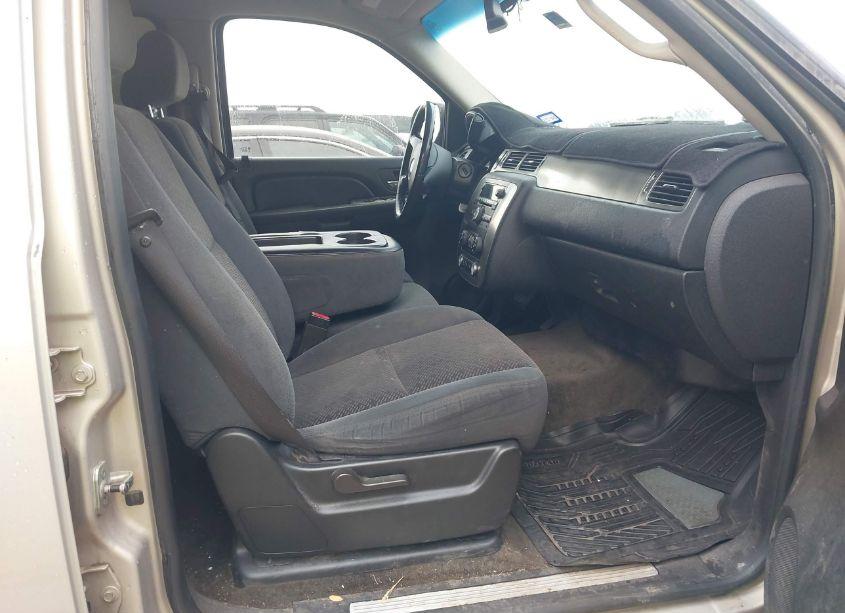 Photo 5 of 2007 Chevrolet Tahoe LS (VIN 1GNFC13067J376488)