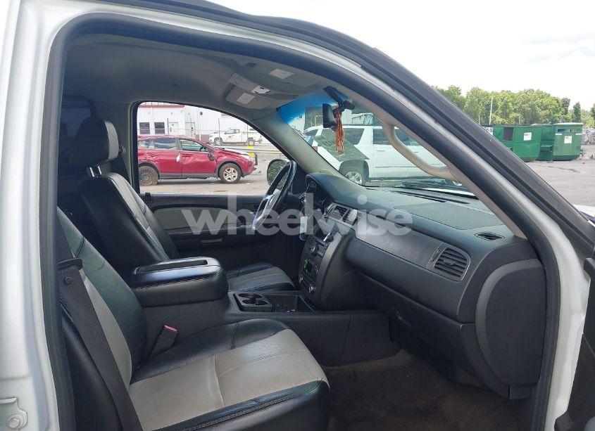 Photo 5 of 2007 Chevrolet Tahoe LT (VIN 1GNFC13067R365671)