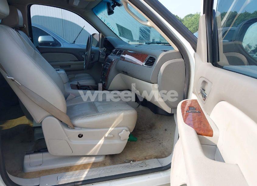 Photo 5 of 2008 Chevrolet Tahoe LT (VIN 1GNFC13068R119950)