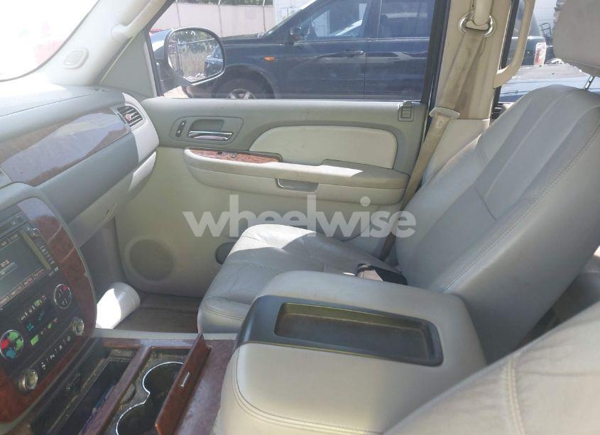 Photo 5 of 2008 Chevrolet Tahoe LTZ (VIN 1GNFC13068R121035)