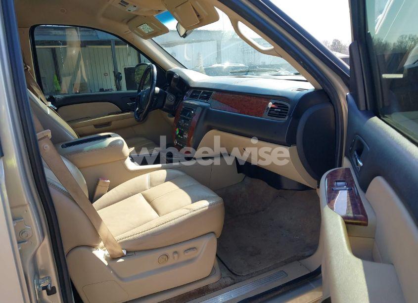 Photo 5 of 2008 Chevrolet Tahoe LT (VIN 1GNFC13068R210006)