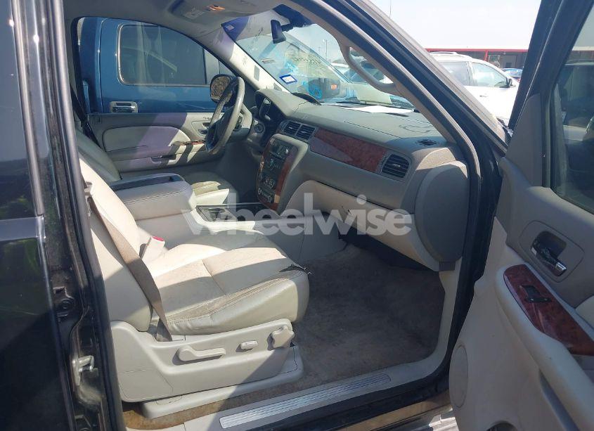 Photo 5 of 2008 Chevrolet Tahoe LT (VIN 1GNFC13068R272859)