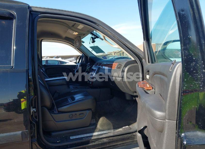 Photo 5 of 2007 Chevrolet Tahoe LT (VIN 1GNFC13077R248892)