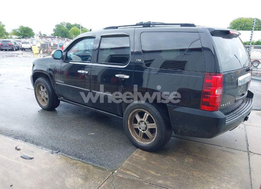Photo 3 of 2007 Chevrolet Tahoe LTZ (VIN 1GNFC13077R275025)
