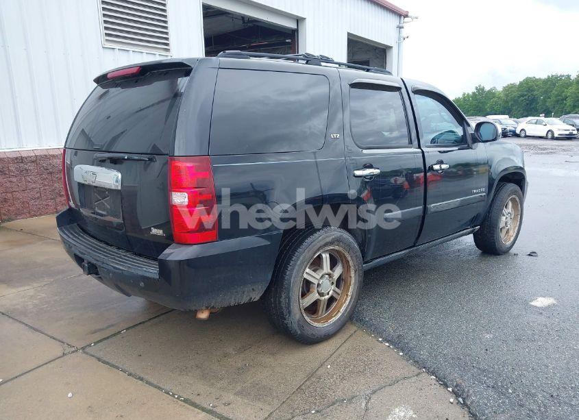 Photo 4 of 2007 Chevrolet Tahoe LTZ (VIN 1GNFC13077R275025)