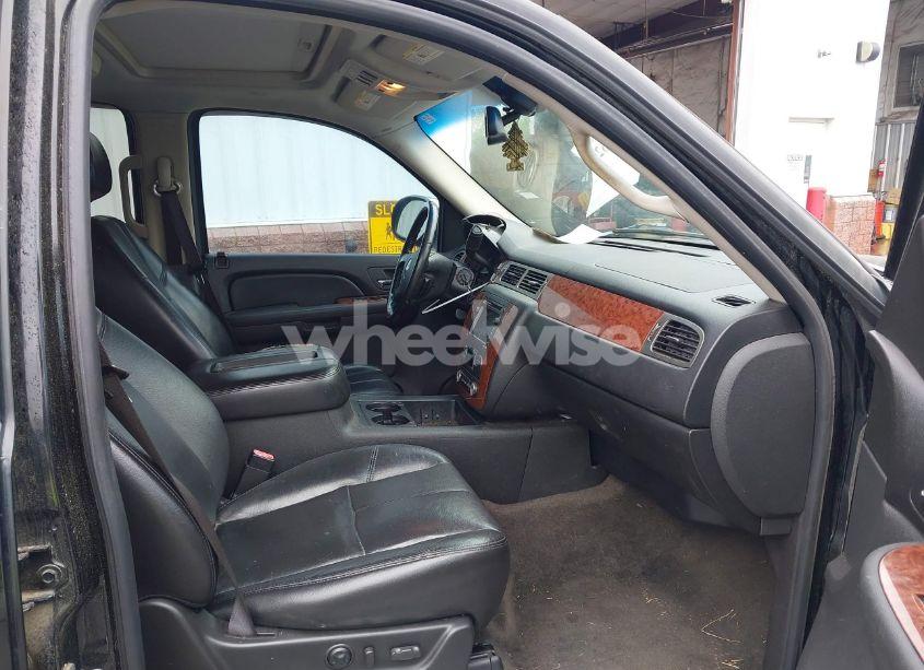 Photo 5 of 2007 Chevrolet Tahoe LTZ (VIN 1GNFC13077R275025)