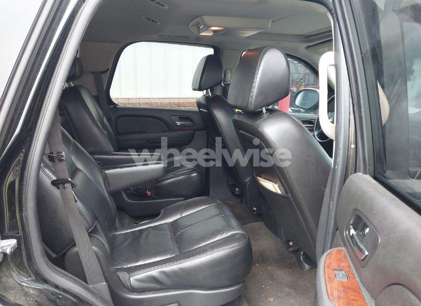 Photo 8 of 2007 Chevrolet Tahoe LTZ (VIN 1GNFC13077R275025)