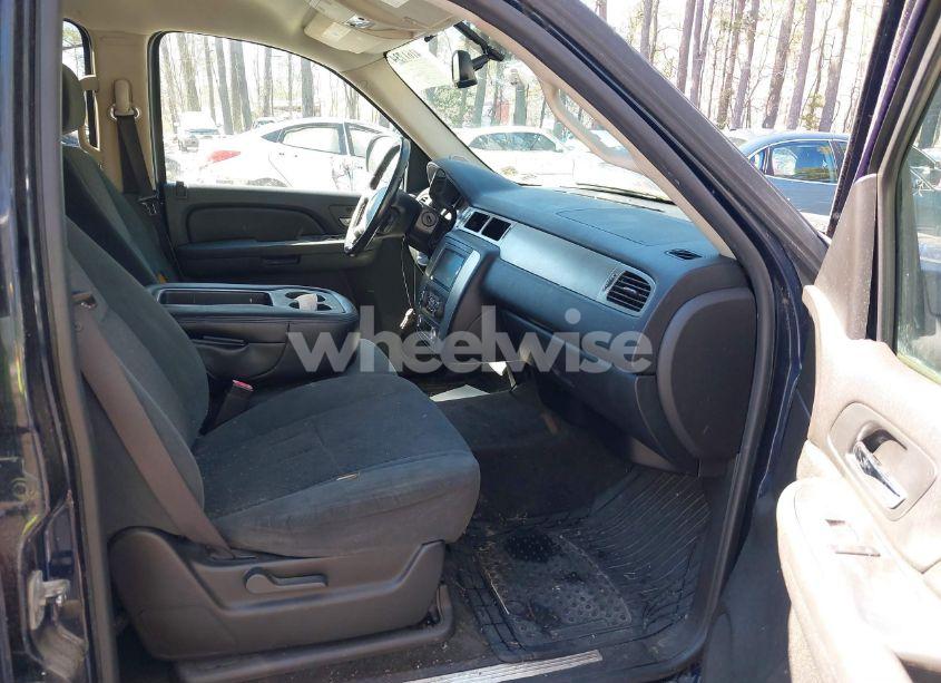 Photo 5 of 2007 Chevrolet Tahoe LS (VIN 1GNFC13077R309318)