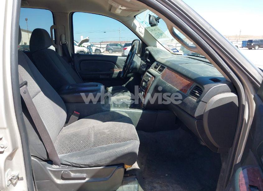 Photo 5 of 2007 Chevrolet Tahoe LT (VIN 1GNFC13077R332002)