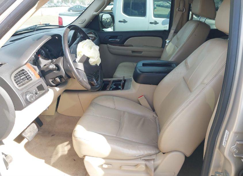 Photo 5 of 2007 Chevrolet Tahoe LT (VIN 1GNFC13087R337032)
