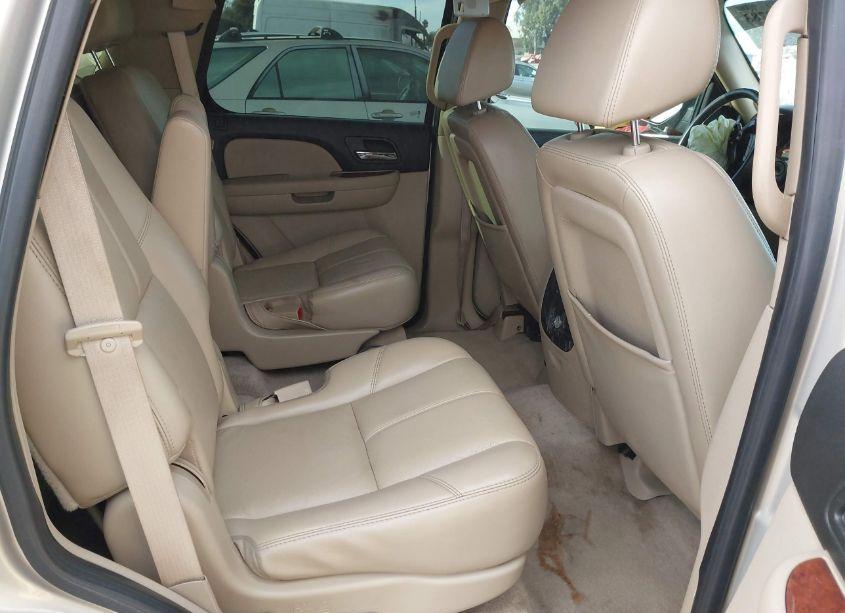 Photo 8 of 2007 Chevrolet Tahoe LT (VIN 1GNFC13087R337032)