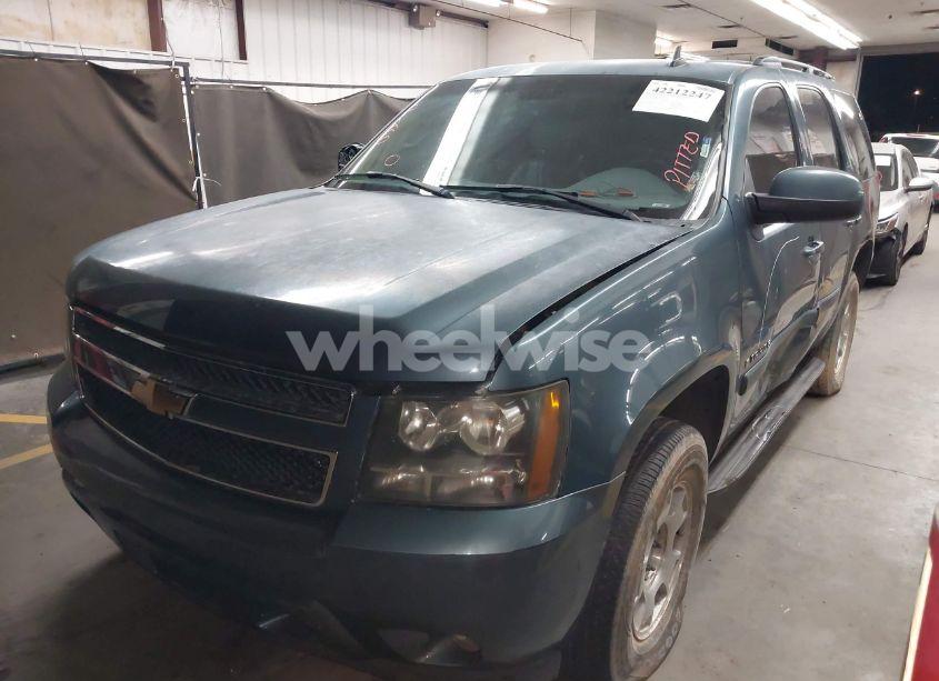 Photo 2 of 2008 Chevrolet Tahoe LT (VIN 1GNFC13088R112207)