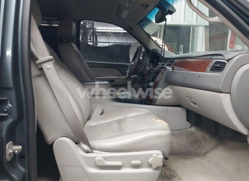 Photo 5 of 2008 Chevrolet Tahoe LT (VIN 1GNFC13088R112207)