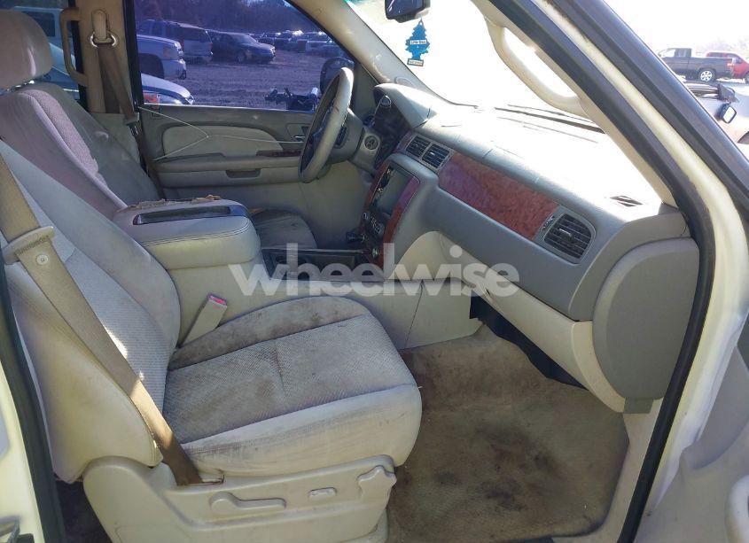 Photo 5 of 2008 Chevrolet Tahoe LT (VIN 1GNFC13088R115074)