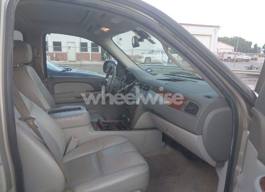 Photo 5 of 2008 Chevrolet Tahoe LTZ (VIN 1GNFC13088R271468)