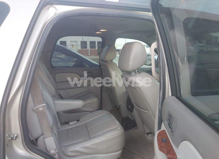 Photo 8 of 2008 Chevrolet Tahoe LTZ (VIN 1GNFC13088R271468)