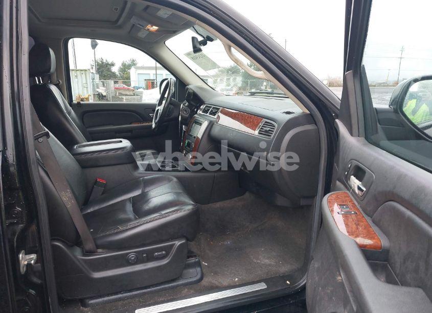 Photo 5 of 2007 Chevrolet Tahoe LT (VIN 1GNFC13097R179025)