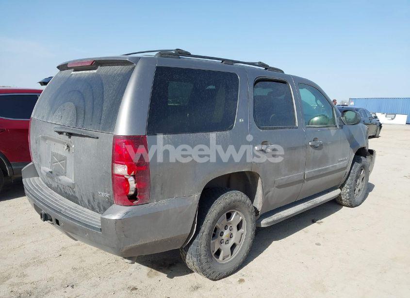 Photo 4 of 2007 Chevrolet Tahoe LT (VIN 1GNFC13097R278010)