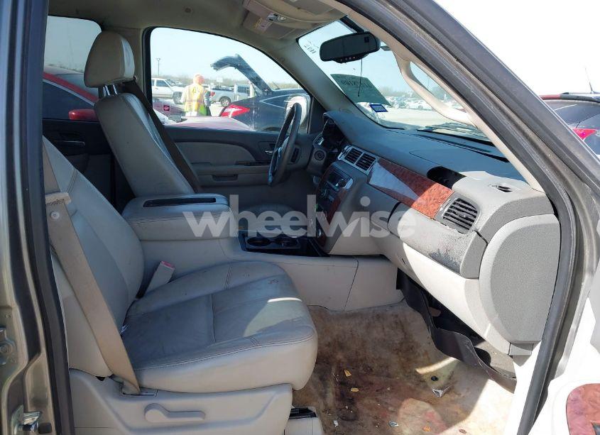 Photo 5 of 2007 Chevrolet Tahoe LT (VIN 1GNFC13097R278010)