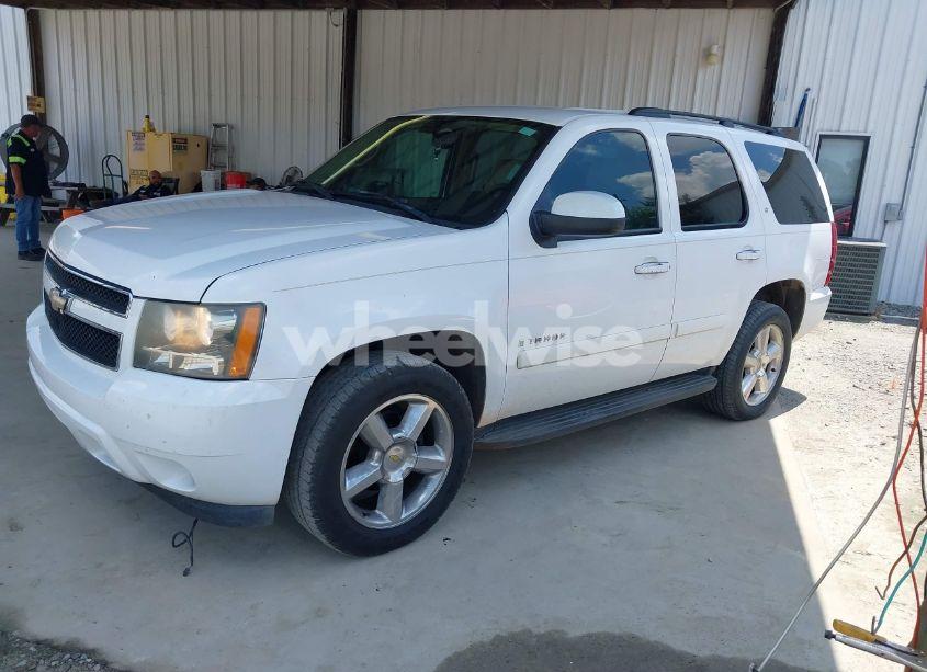 Photo 2 of 2008 Chevrolet Tahoe LT (VIN 1GNFC13098R140632)