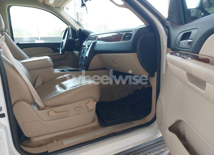 Photo 5 of 2008 Chevrolet Tahoe LT (VIN 1GNFC13098R140632)