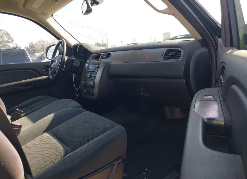 Photo 5 of 2008 Chevrolet Tahoe LS (VIN 1GNFC13098R147628)